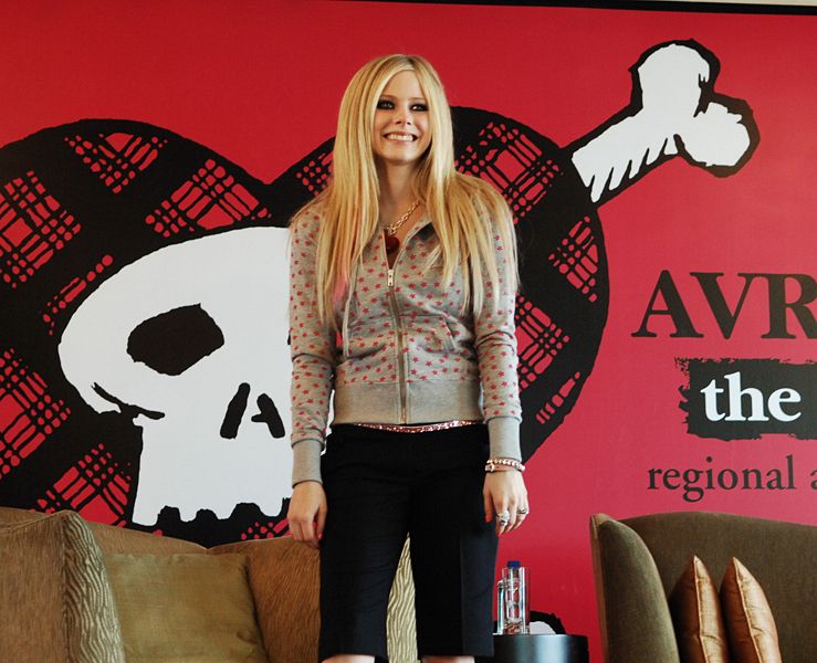 Avril-Lavigne 739px-11
