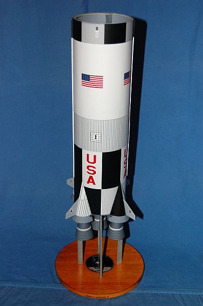 Saturn V mit Apollo 11 in 1:100 Saturn12