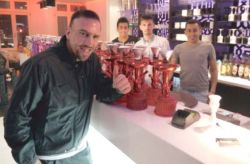 Ribery ouvre son bar islamique : une petite soif ? Att00088