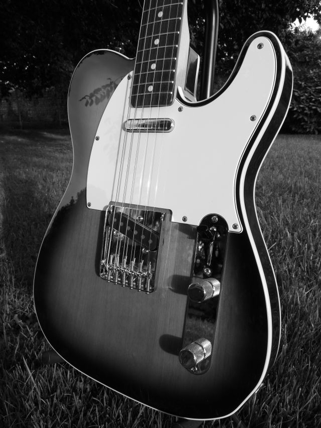Les photos de vos guitares & Co... Tele11