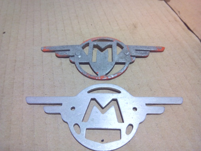 Escudos de las alitas de Mobylette Img_2028