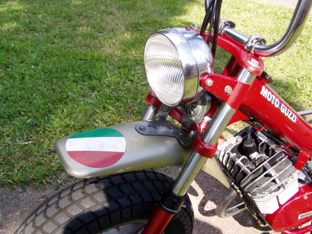 Et hop, un petit Moto guzzi magnum de 1976. P1010020