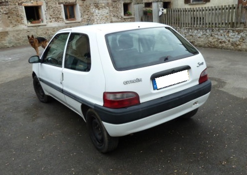 TRES BELLE CITROEN SAXO 1,5D SOCIETE FAIBLE KILOMETRAGE P1060212