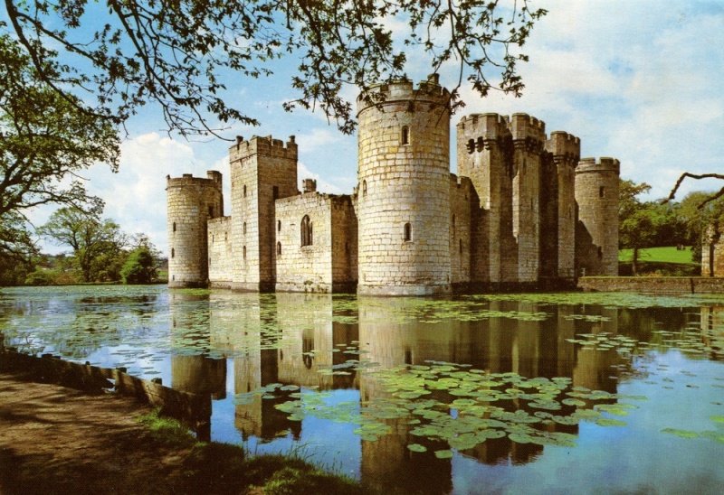 un château - Ajonc 22 octobre trouvé par Jovany - Page 2 Bodiam10