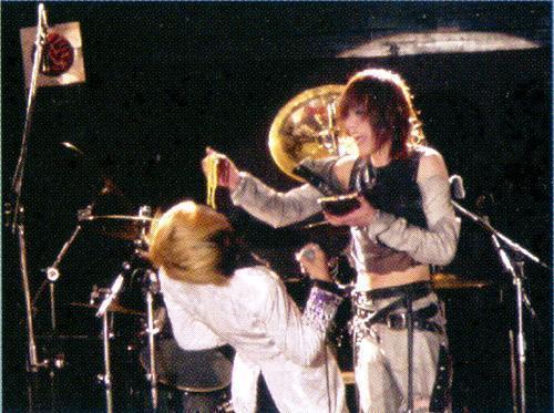 Pics with Reita - Page 2 2yo1w510