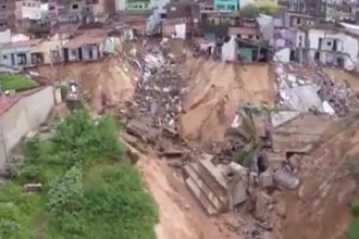 Glissement de terrain à Natal (Brésil) : 25 maisons emportées Tb_php13