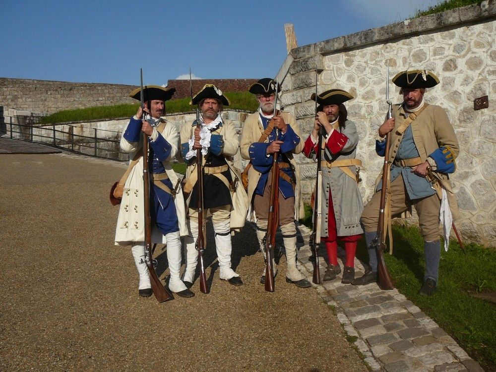 [RECHERCHE]Uniforme sous-officier ancien régime P1040713