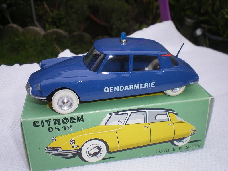 Citroën miniatures > "Véhicules des forces du maintien de l'ordre"  Imgp4040