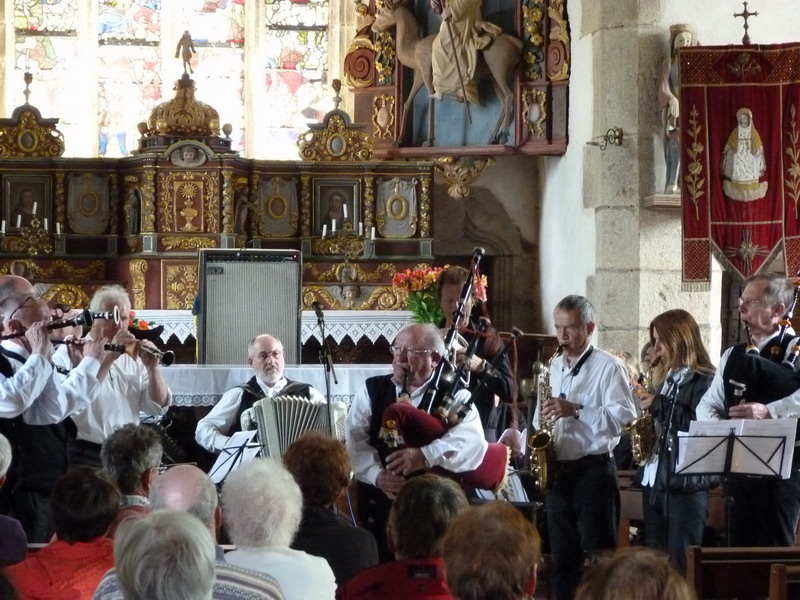 Concert traditionnel dans l'église de Lannédern samedi 7 juin à 15h P1070813
