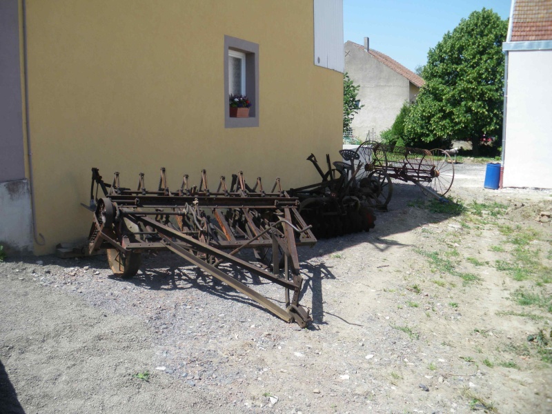 quelques vieux tracteurs LANZ BULLDOG lors d'une brocante à Zilling 2014-013