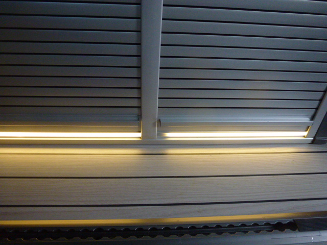 Porte de placard avec eclairage LED P1030813