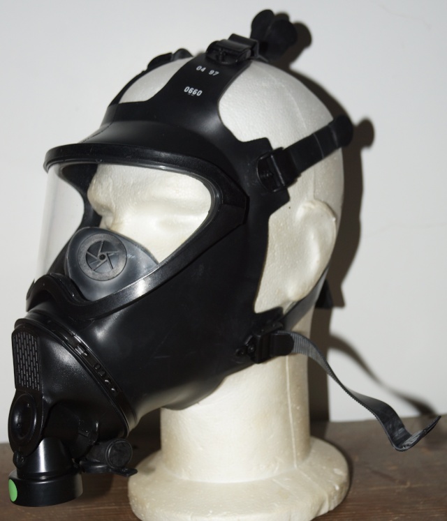 Belgian army Gas Mask Dsc01820