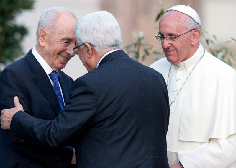Proche-Orient: Abbas et Peres au Vatican pour une rencontre historique de prière 23011811