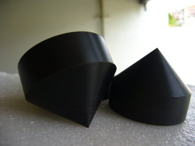  Carbon Composite Isolation Cones (NEW) P1030736