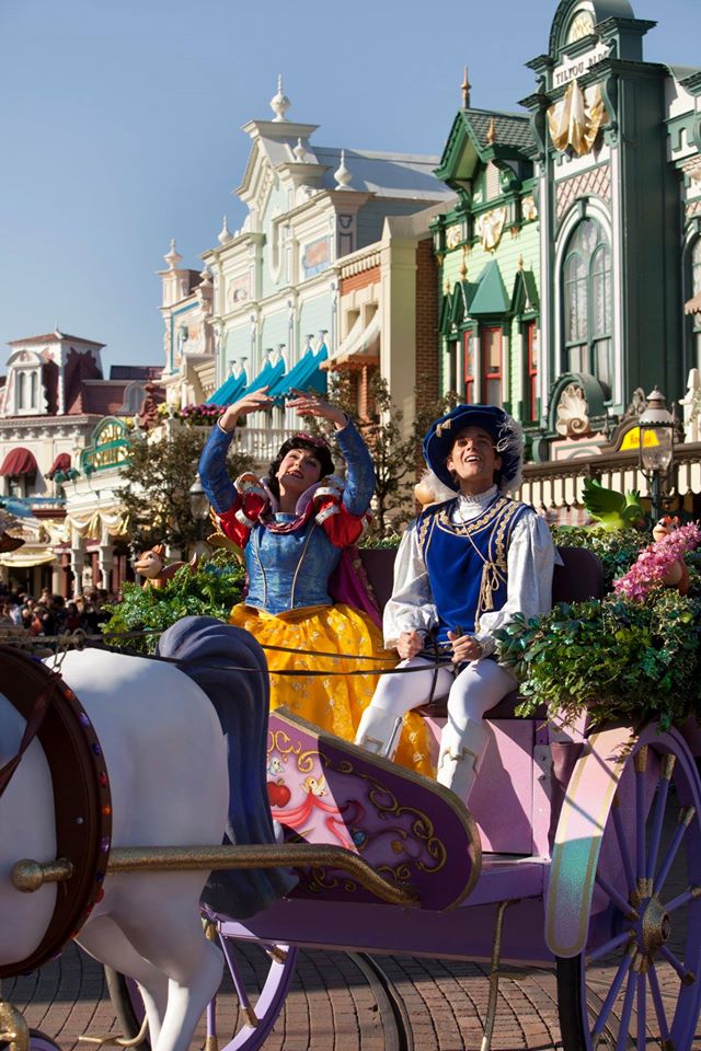 Photos publiées sur Facebook par Disneyland® Paris - Page 4 10339210