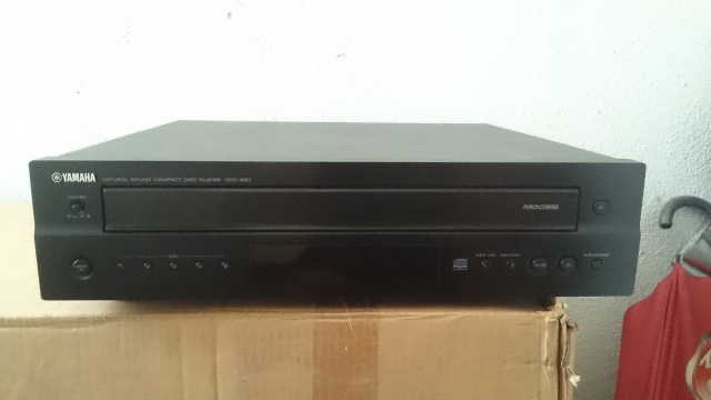 Yamaha CDC-697 CD player (sold) Dsc_0036