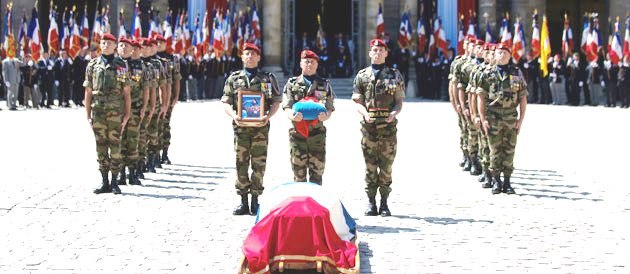 18 juin 2010 : mort du Général Marcel Bigeard. Ganara10