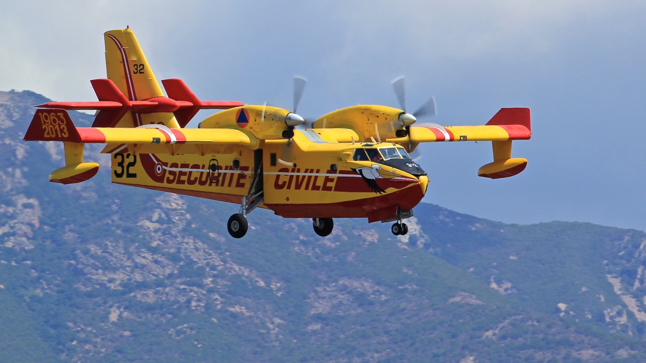 Les Bases "Canadair" et "H.B.E." de Campo dell'Oro. - Page 5 Img_6022