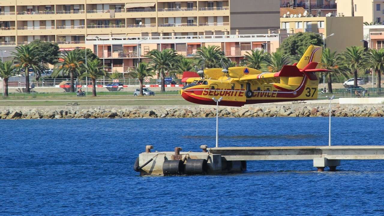 Les Bases "Canadair" et "H.B.E." de Campo dell'Oro. - Page 6 Img_8331