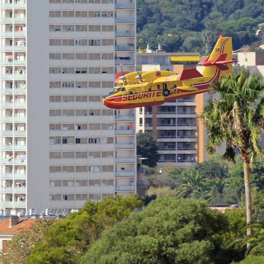 Les Bases "Canadair" et "H.B.E." de Campo dell'Oro. - Page 6 Img_8414