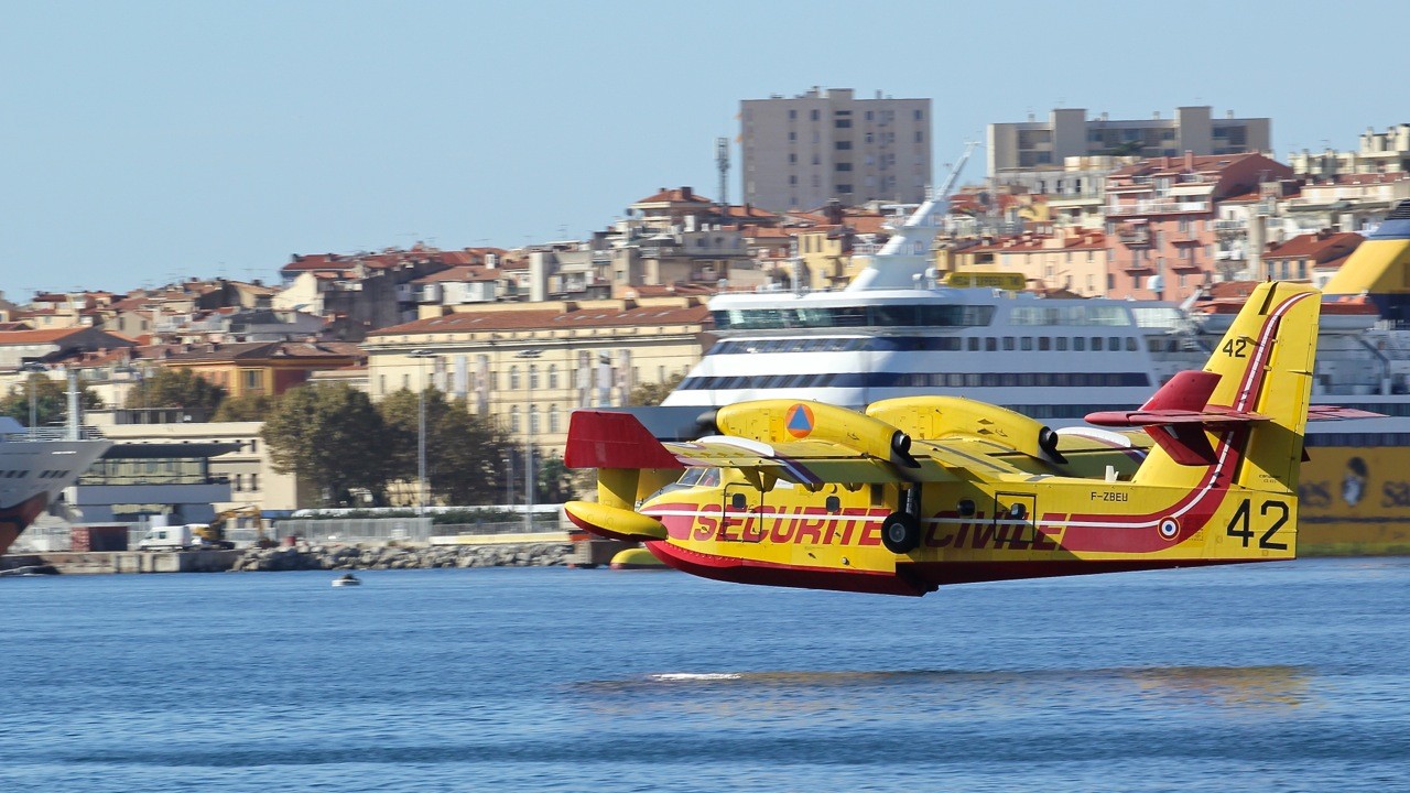 Les Bases "Canadair" et "H.B.E." de Campo dell'Oro. - Page 7 Img_8511