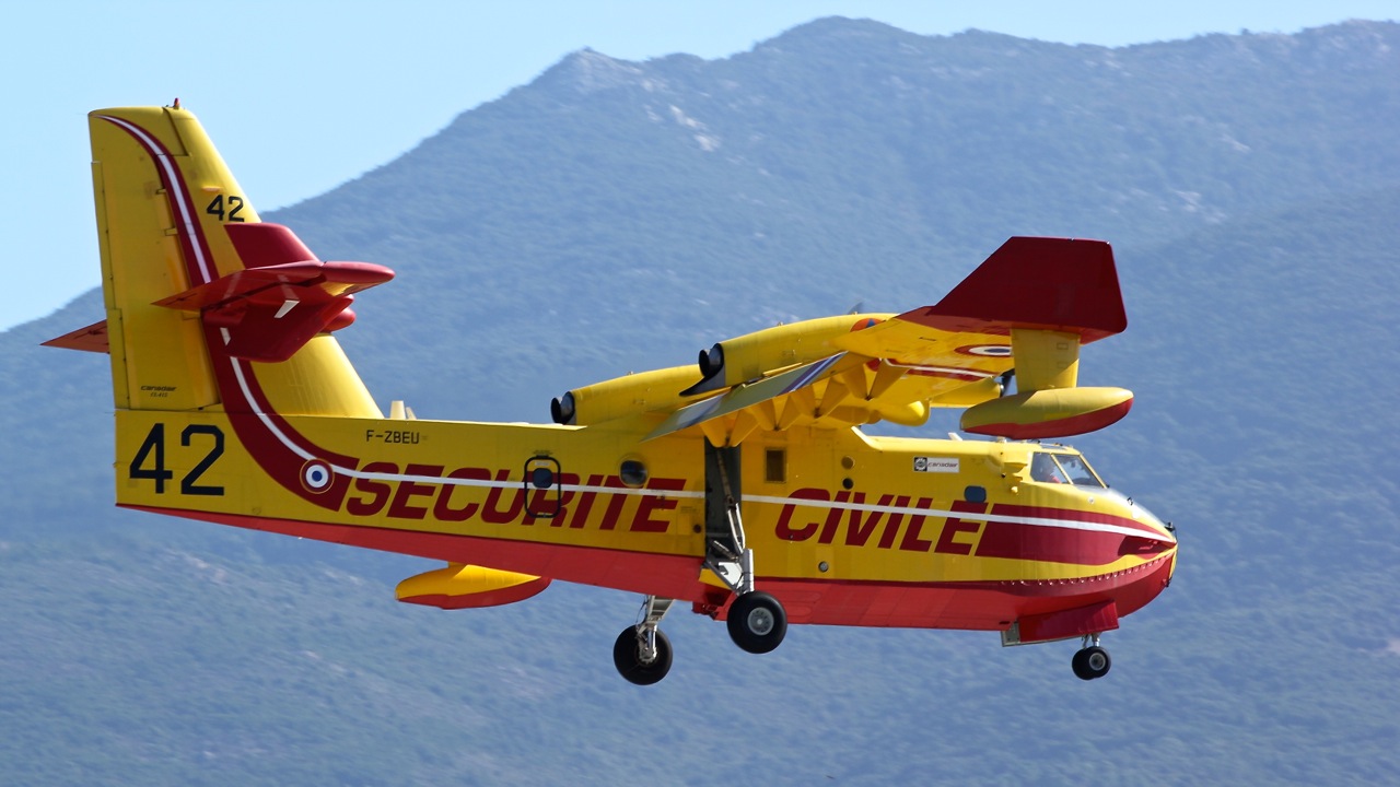 Les Bases "Canadair" et "H.B.E." de Campo dell'Oro. - Page 7 Img_8517