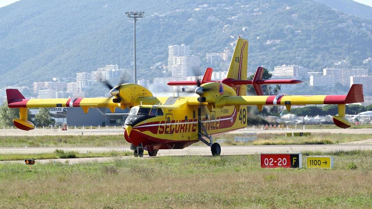 Les Bases "Canadair" et "H.B.E." de Campo dell'Oro. - Page 7 Img_8522