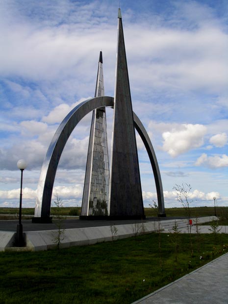 Monument cercle polaire Salekhard Russie Cer111