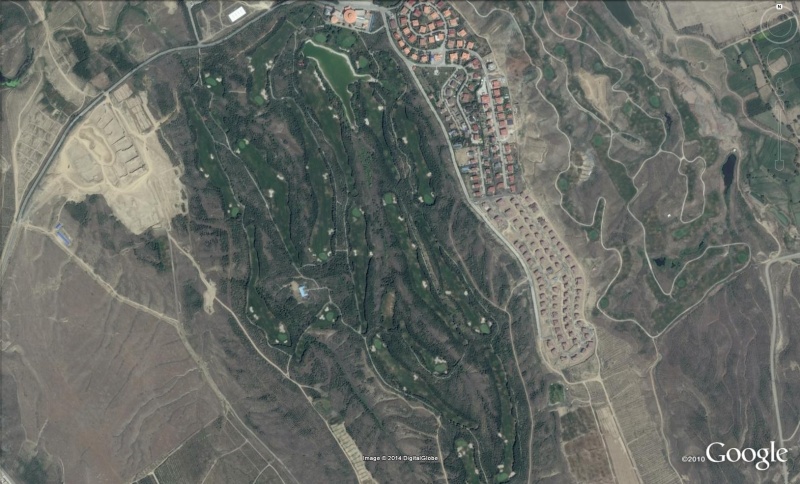 Les golfs découverts dans Google Earth Gol110