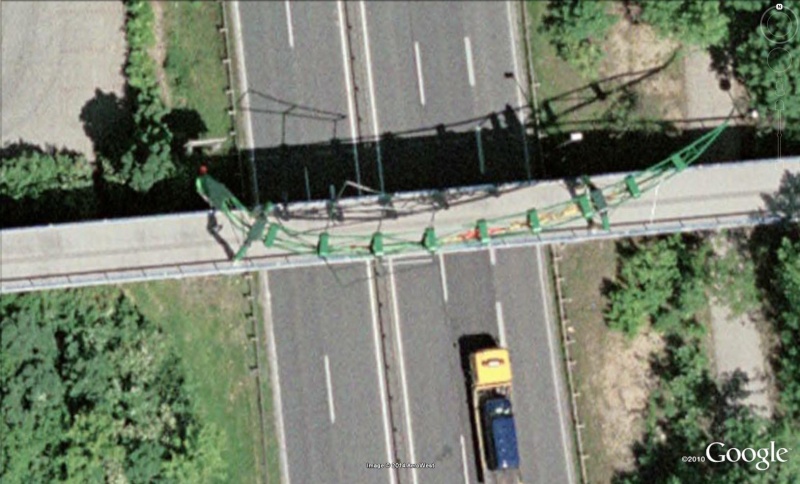 Monstre sur une passerelle de Kannenstieg/Magdebourg, Saxe-Anhalt - Allemagne Mon210