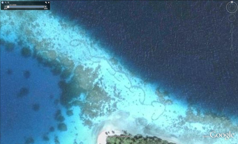 Formes au fond de l'eau de l'île Lukunor, Miconésie [C'est quoi ?] Poi10