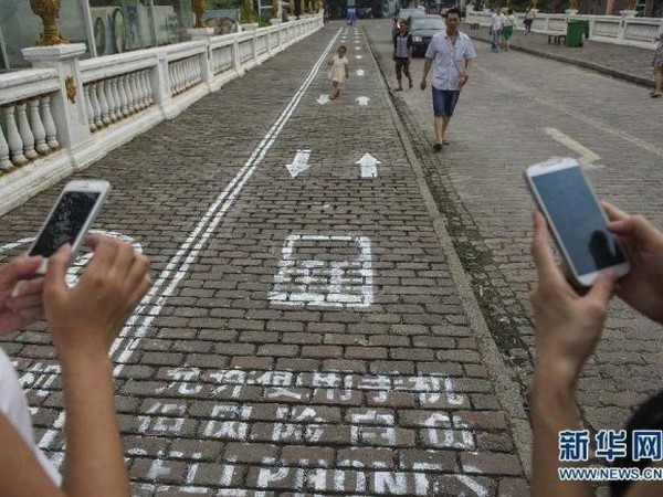 Une voie réservée aux utilisateurs de smartphone en Chine Chemin10