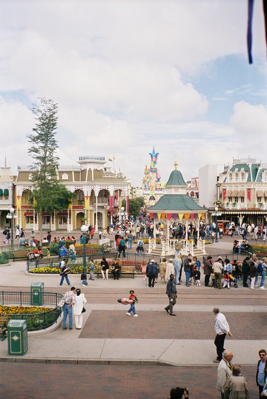 Quel est votre moment préféré  à Disneyland Paris ? - Page 2 Dsc00010