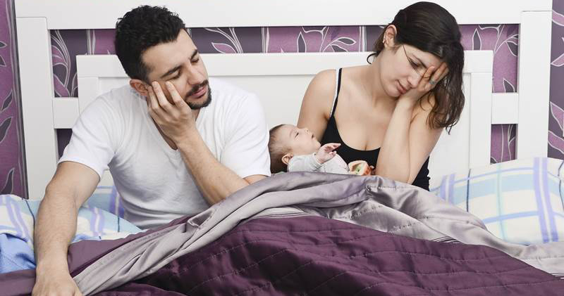 Si les bébés pleurent la nuit, c’est pour empêcher leurs parents de faire l’amour Parent10