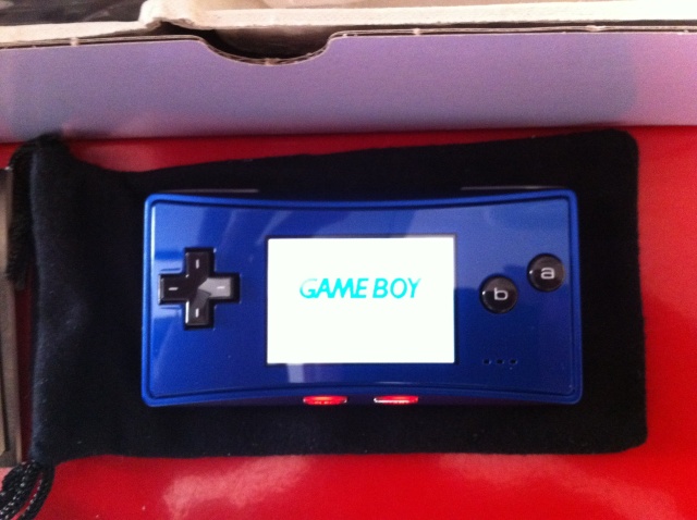 vends gameboy micro bleu neuve dans sa boite. Photo410