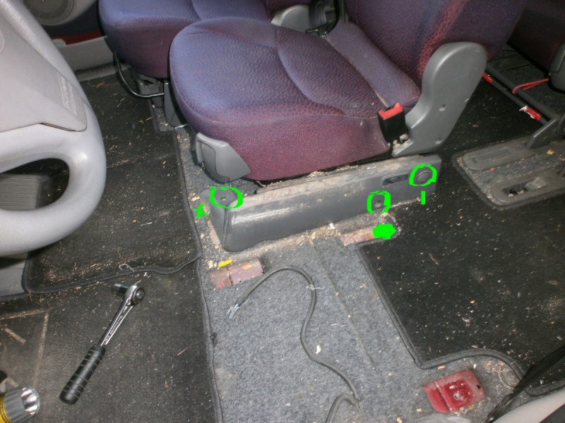 Changement de la ceinture de sécurité du siége central avant - Méca  reportage - AutoPassion