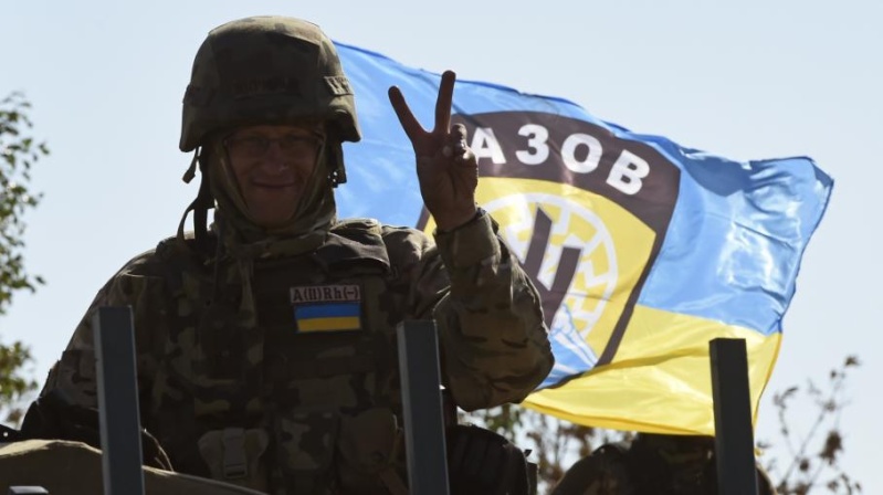 les gentils soldats Ukrainiens ,copains de l'OTAN  46873110