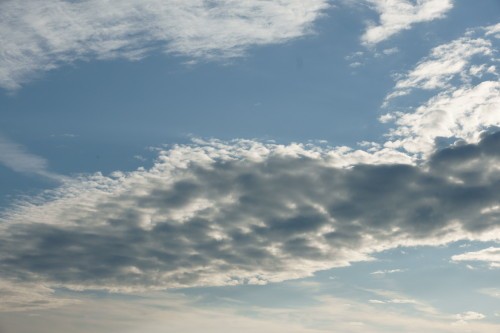 Ah! on peut parler de tout et de rien dans cette rubrique: alors parlons de nuages par exemple. Dsc02310