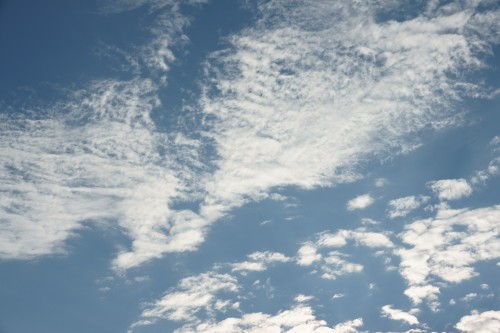 Ah! on peut parler de tout et de rien dans cette rubrique: alors parlons de nuages par exemple. Dsc02311