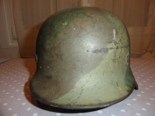 un casque allemand camouflé  3 tons de grenier Normand Dsc09211