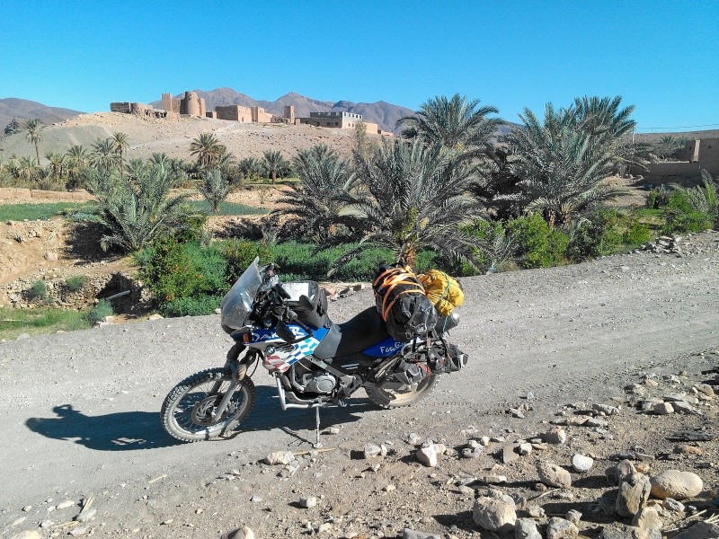 pneus - Vos plus belles photos de motos - Page 11 Maroc_12