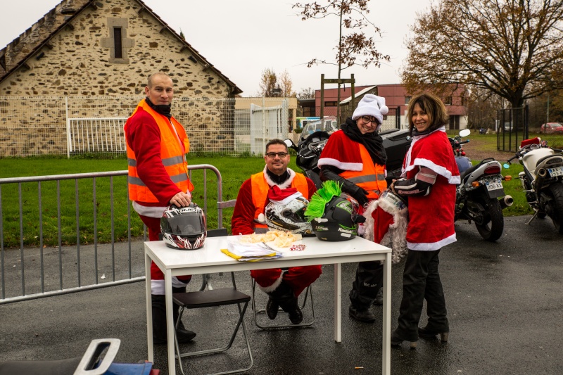 [COMPTE RENDU] Balade des Pères Noël 2014 - Page 6 Pn0211