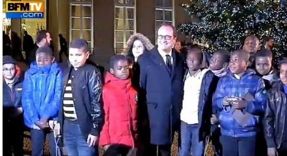 Noël à l'élysée, Hollande avec ses jeunes invités... Noel-a10