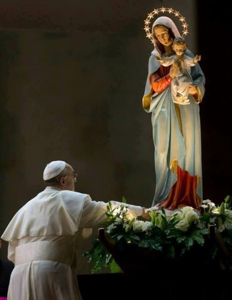 Pape François: "Sans Marie comme mère, le chrétien est un orphelin" Pape2010