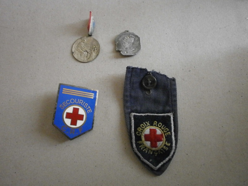 Rentrée medaille croix rouge francaise  Lot_0610