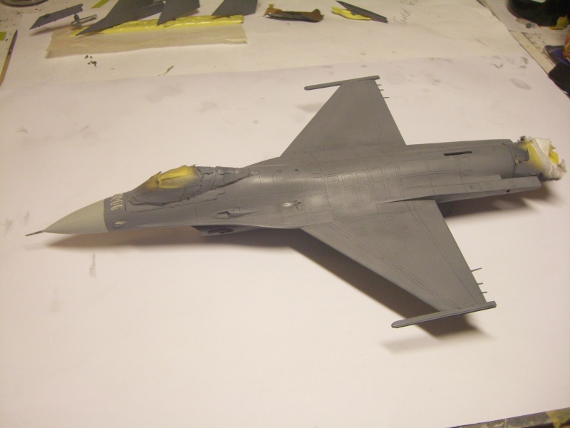 [Revell] F-16 Mlu Falcon "Tigermeet 2009" -1/72- - Page 2 Cimg0215