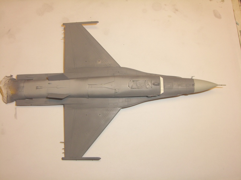 [Revell] F-16 Mlu Falcon "Tigermeet 2009" -1/72- - Page 2 Cimg0216