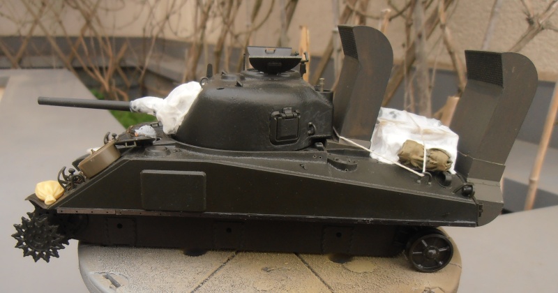 Sherman M4 " deep wading " ( tamiya 1/35eme ) Pc160812