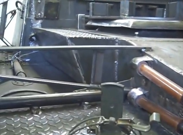 La fabrication de la réplique du Sturmgeschutz 3 "Heidi" 2210