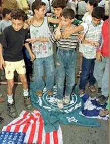 Les enfants palestiniens sont entraînés pour tuer..., les infidèles ! Sans-t28